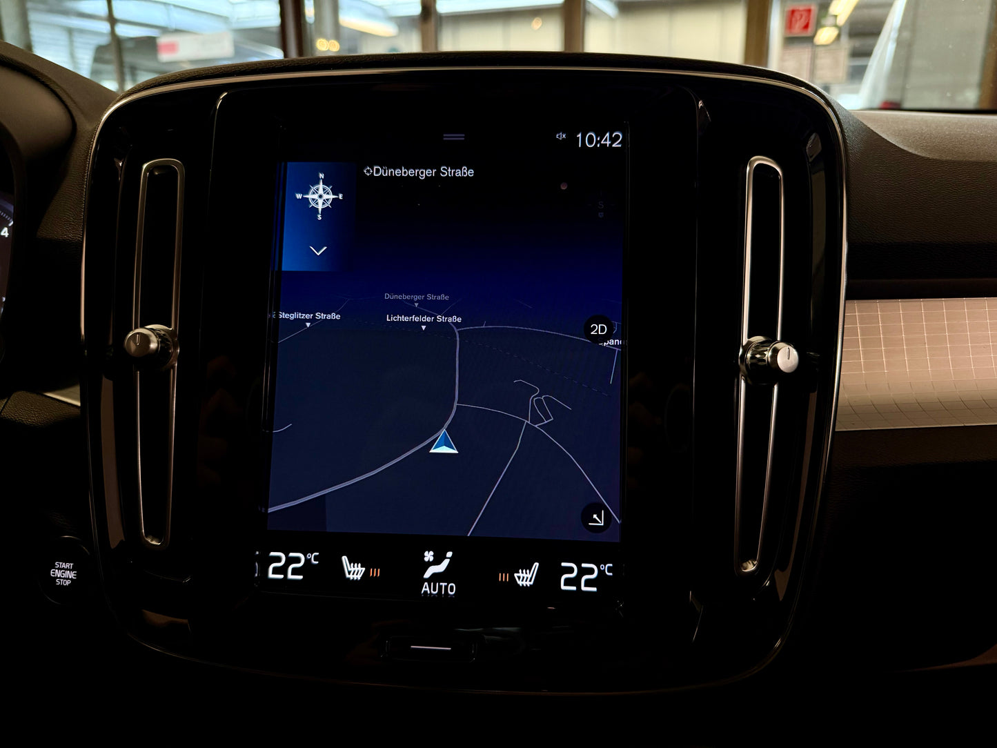 Volvo XC40 2.0 D3 R-DESIGN AUT LEDER AHK NAVI CAM SHZ