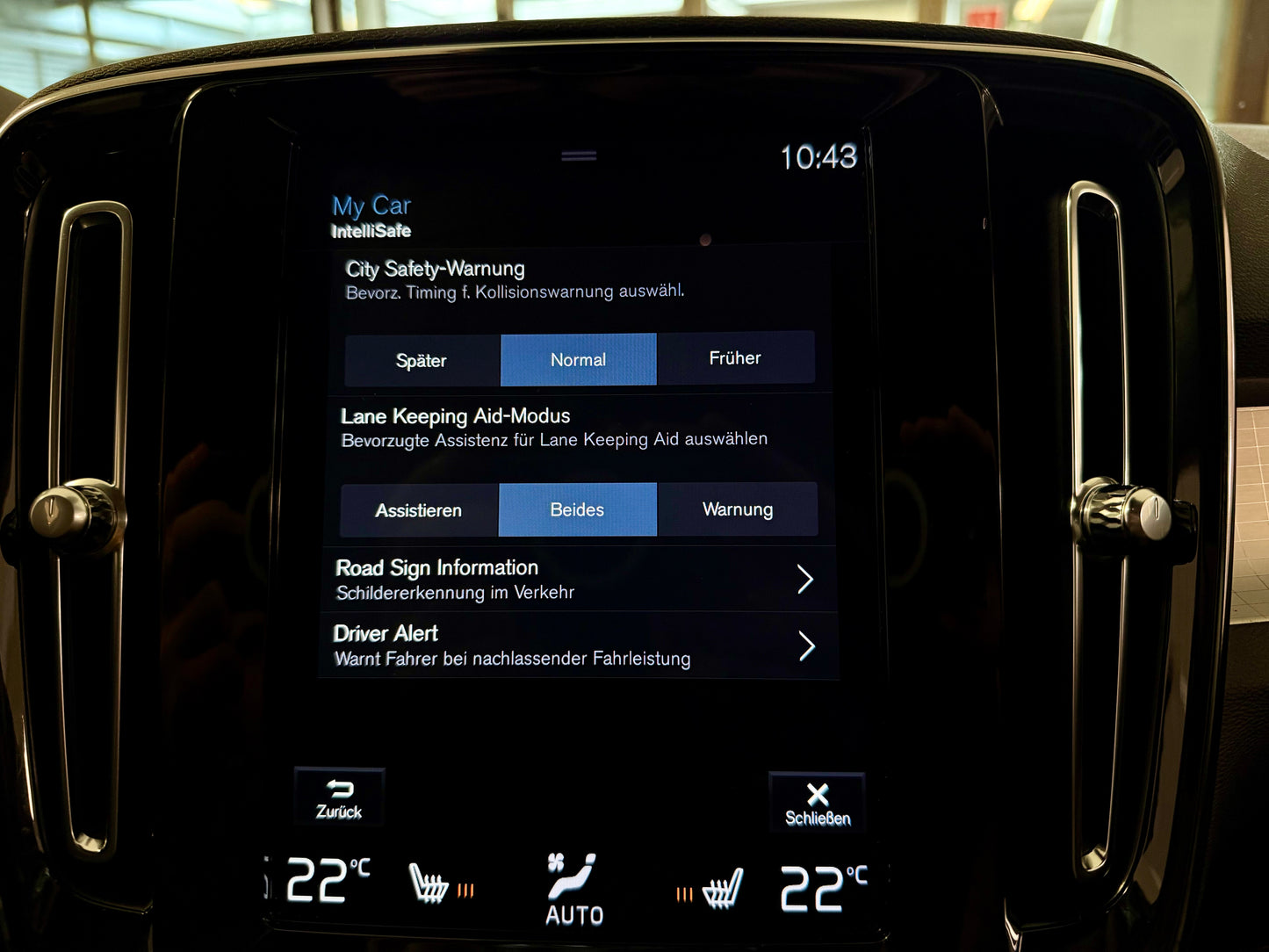 Volvo XC40 2.0 D3 R-DESIGN AUT LEDER AHK NAVI CAM SHZ