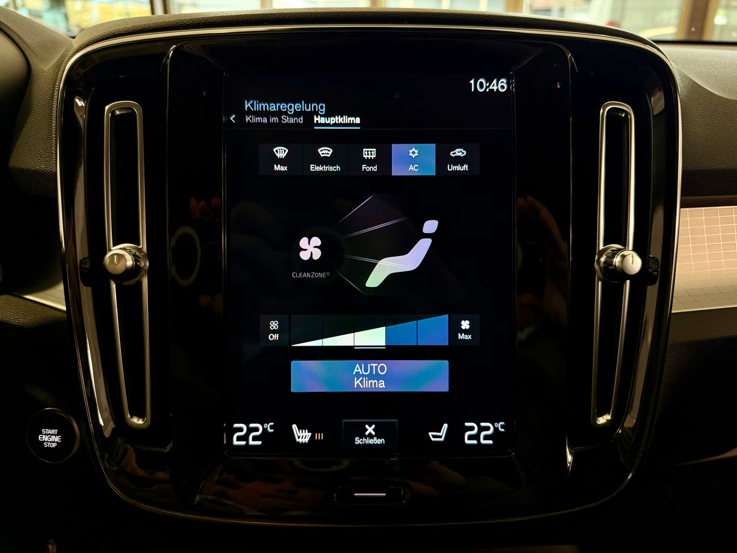 Volvo XC40 2.0 D3 R-DESIGN AUT LEDER AHK NAVI CAM SHZ