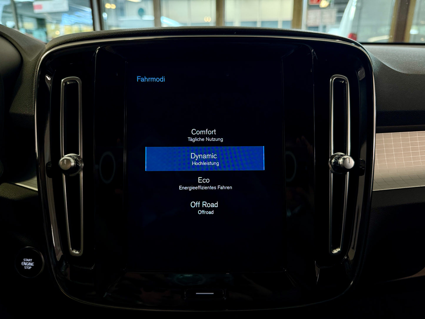 Volvo XC40 2.0 D3 R-DESIGN AUT LEDER AHK NAVI CAM SHZ