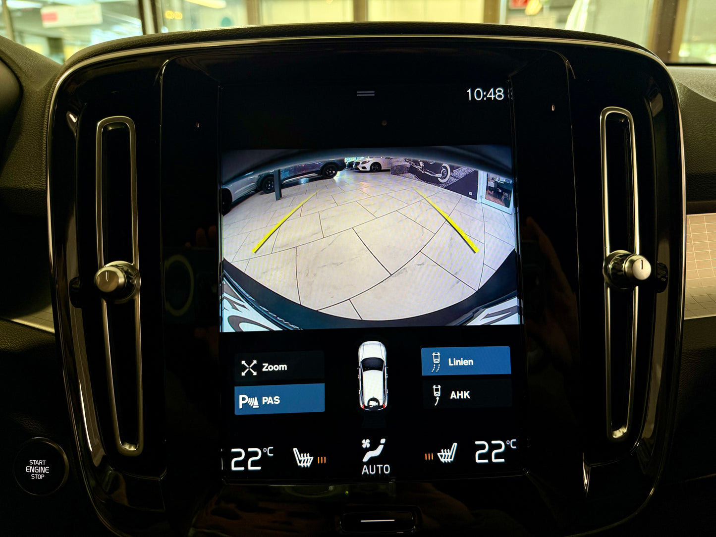 Volvo XC40 2.0 D3 R-DESIGN AUT LEDER AHK NAVI CAM SHZ