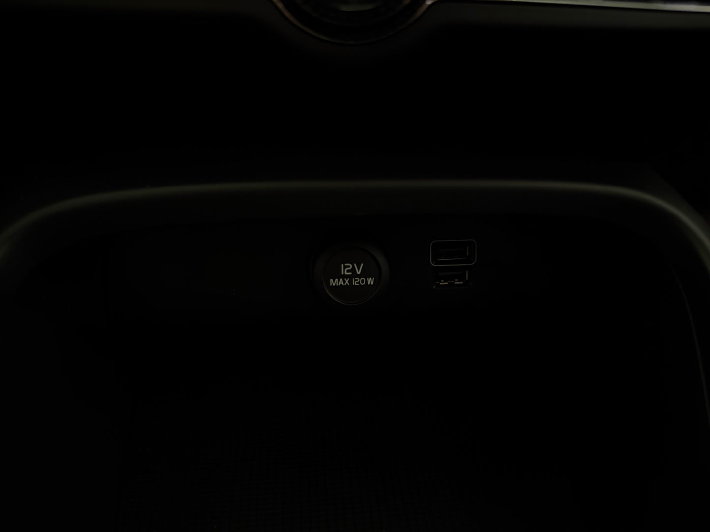 Volvo XC40 2.0 D3 R-DESIGN AUT LEDER AHK NAVI CAM SHZ