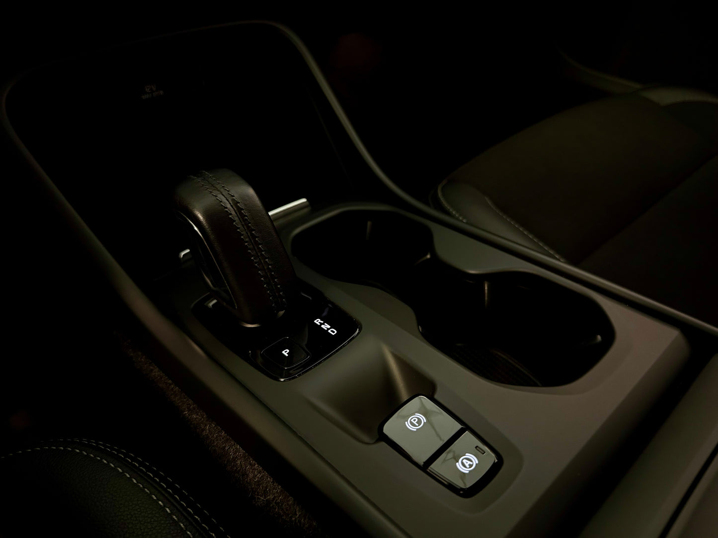 Volvo XC40 2.0 D3 R-DESIGN AUT LEDER AHK NAVI CAM SHZ