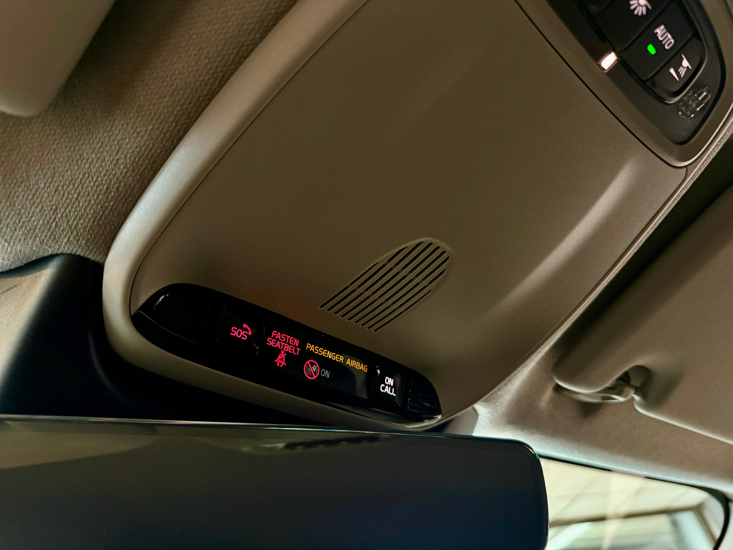 Volvo XC40 2.0 D3 R-DESIGN AUT LEDER AHK NAVI CAM SHZ