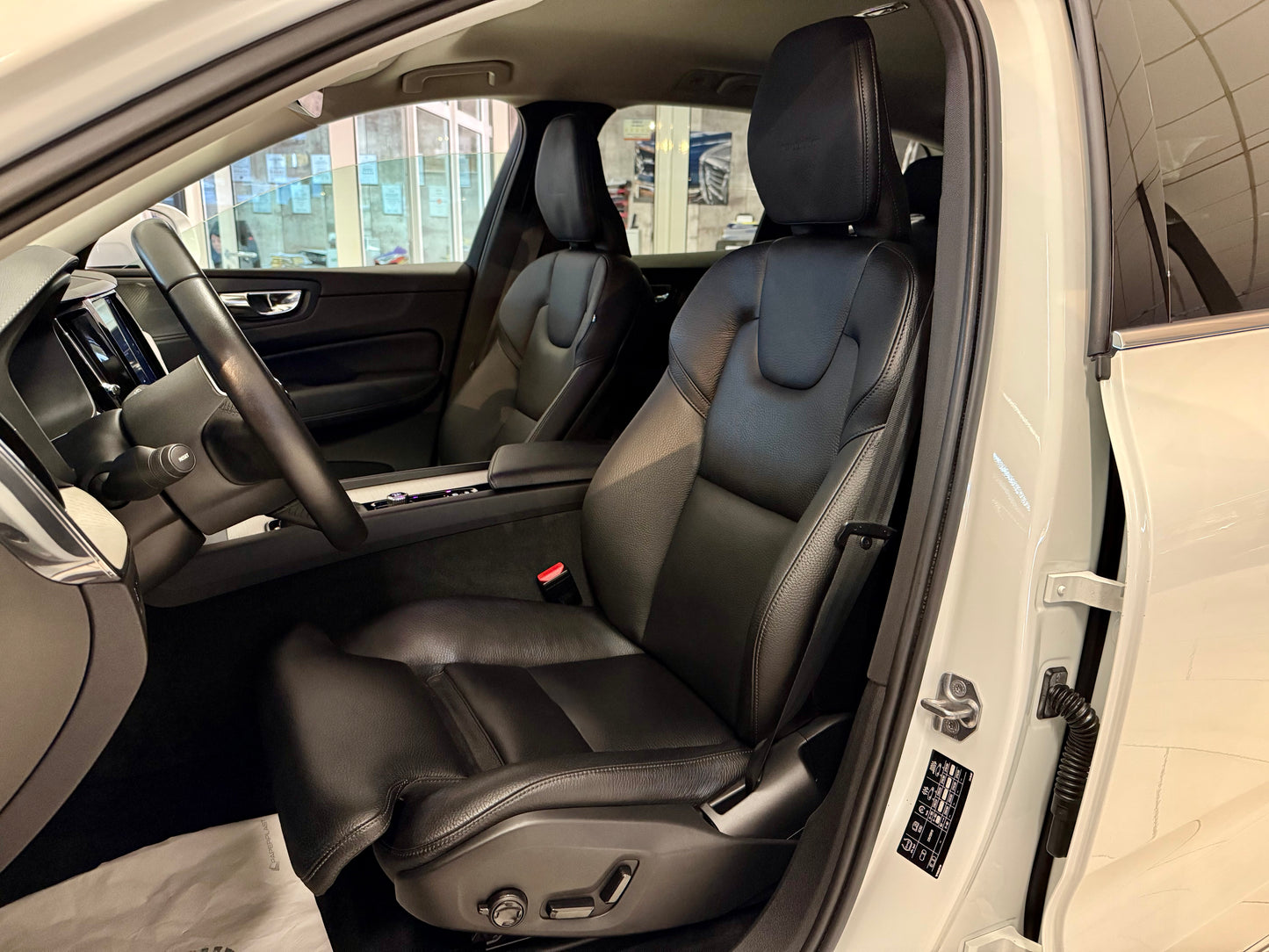 Volvo XC60 2.0 D4 INSCRIPTION LEDER LED H/K KAMERA SHZ