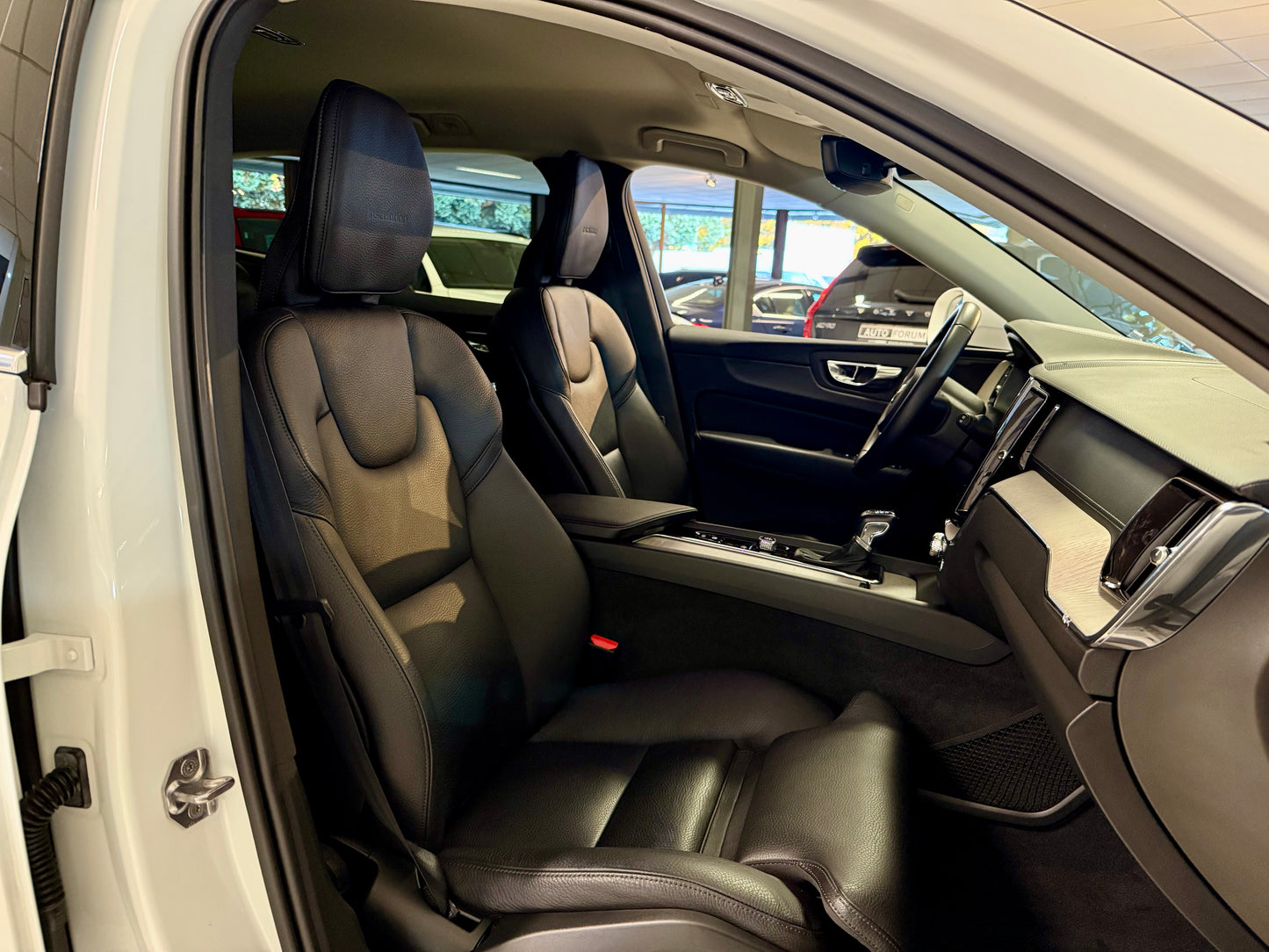 Volvo XC60 2.0 D4 INSCRIPTION LEDER LED H/K KAMERA SHZ