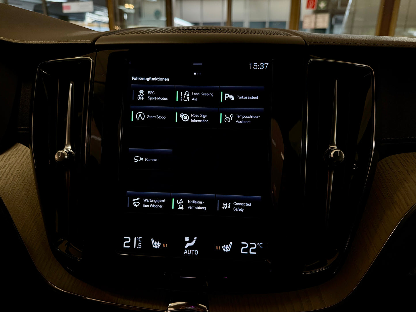 Volvo XC60 2.0 D4 INSCRIPTION LEDER LED H/K KAMERA SHZ