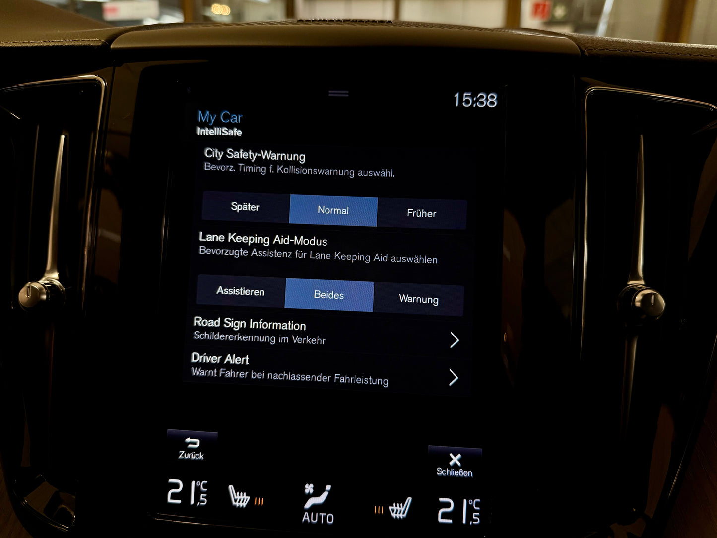 Volvo XC60 2.0 D4 INSCRIPTION LEDER LED H/K KAMERA SHZ