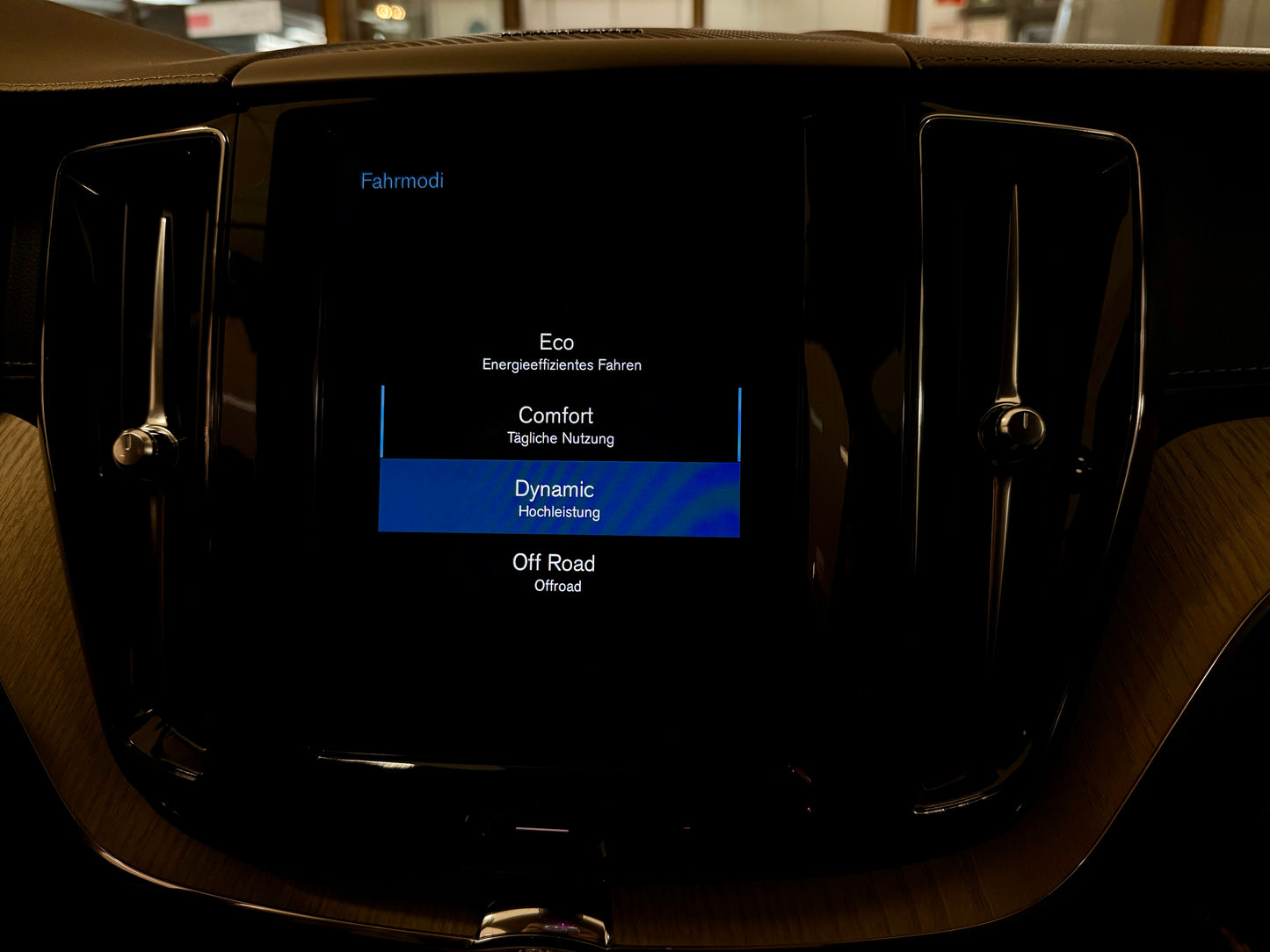 Volvo XC60 2.0 D4 INSCRIPTION LEDER LED H/K KAMERA SHZ