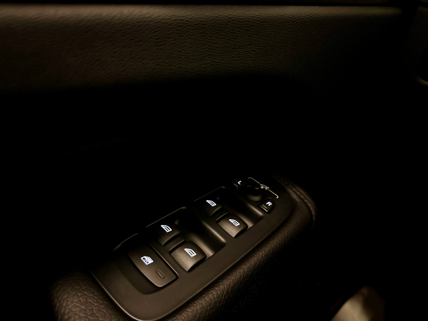 Volvo XC60 2.0 D4 INSCRIPTION LEDER LED H/K KAMERA SHZ