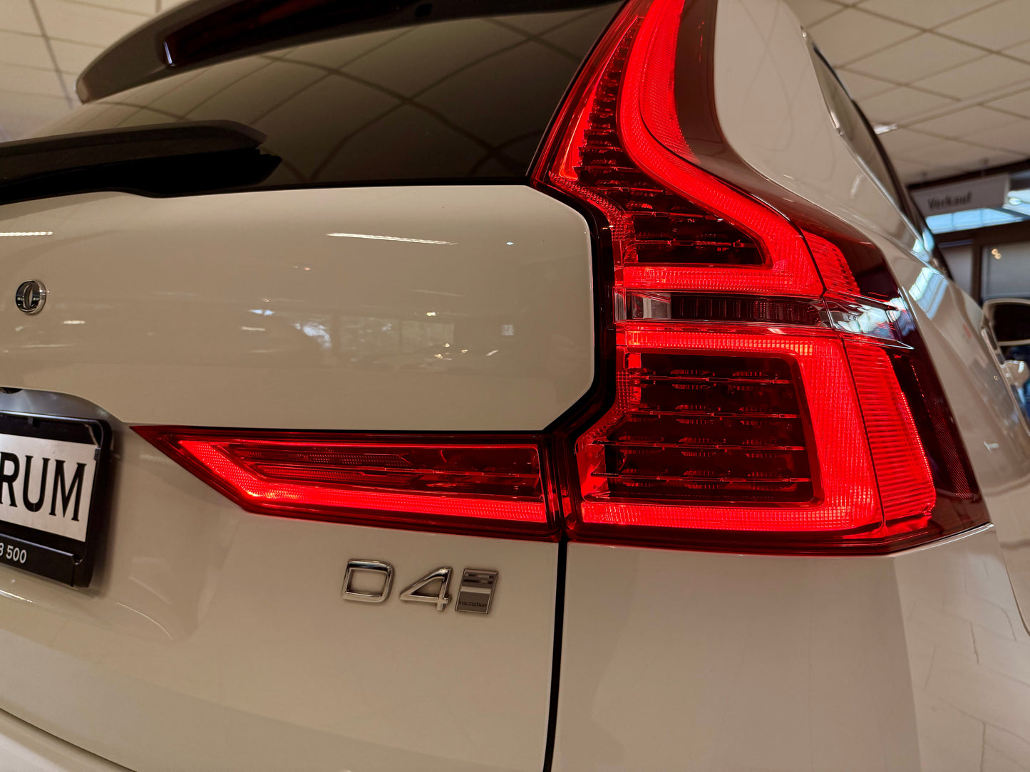 Volvo XC60 2.0 D4 INSCRIPTION LEDER LED H/K KAMERA SHZ