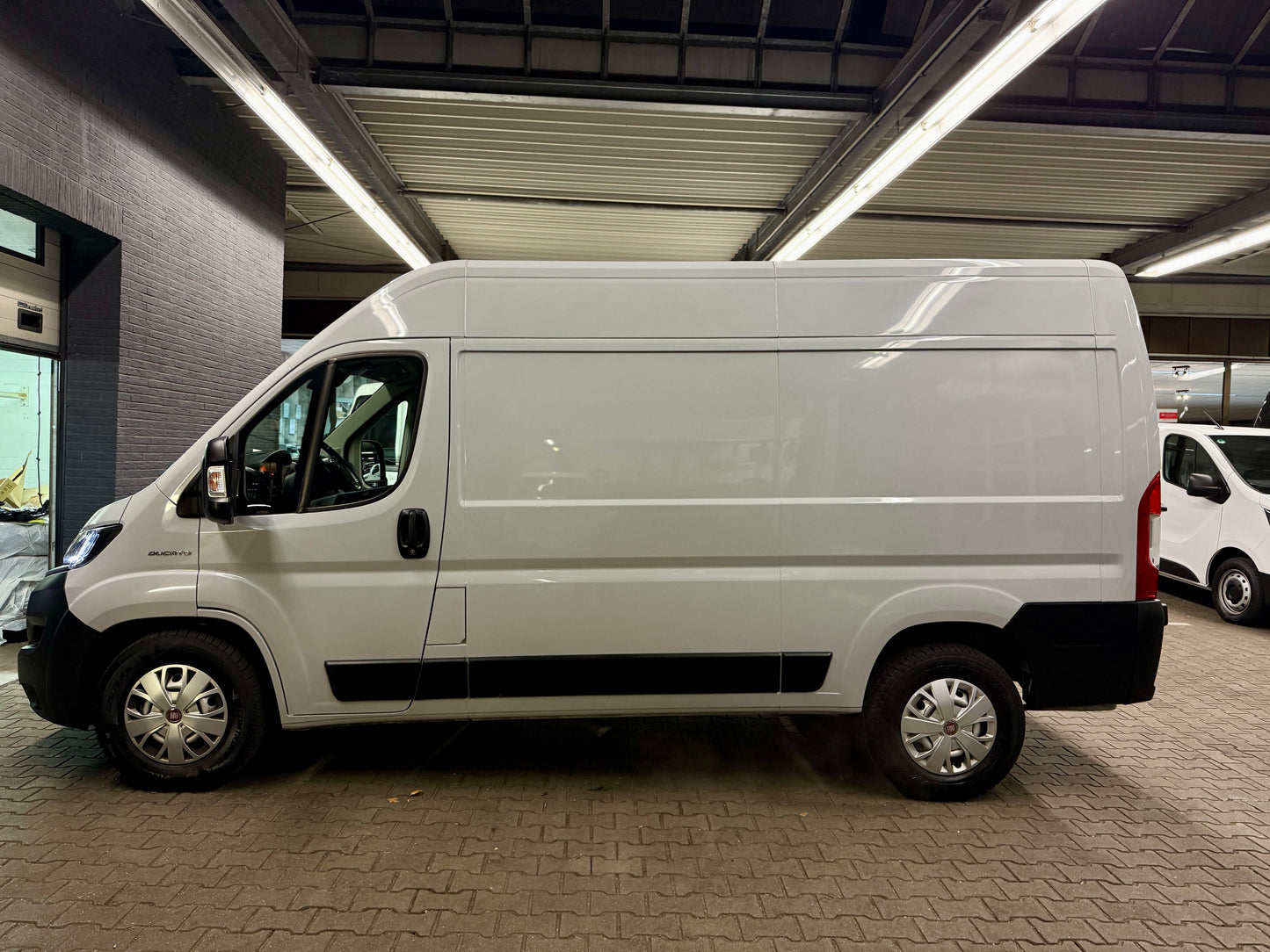 Fiat Ducato 2.3 D L2H2 AUTOMATIK AHK KLIMA CAM STANDHZG