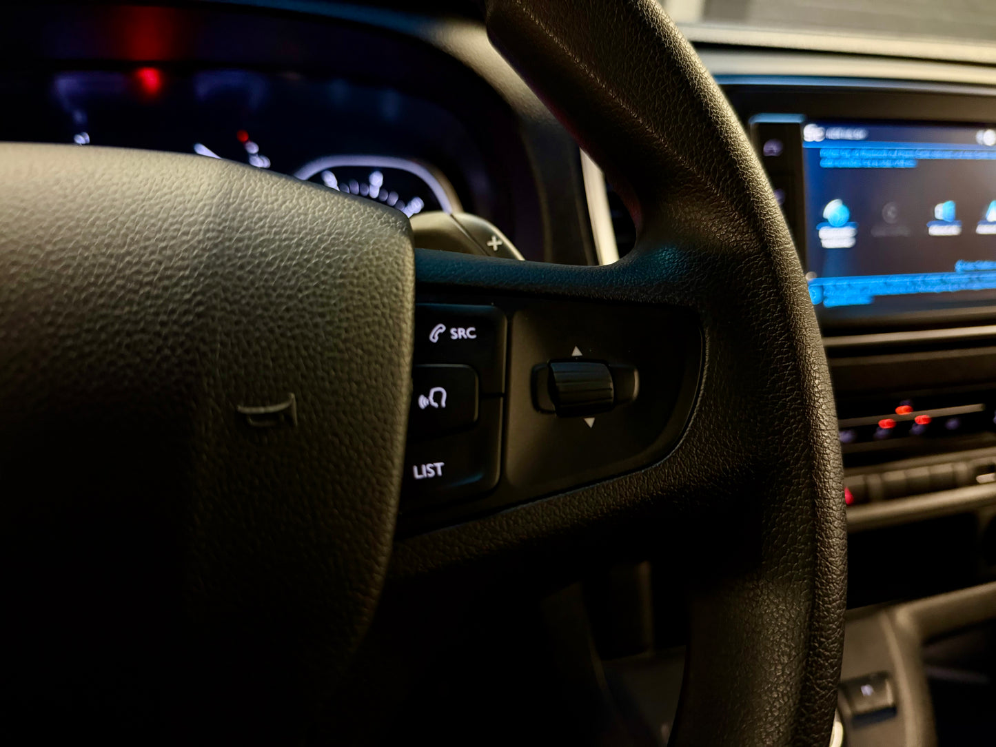 Peugeot Expert 2.0 HDi L2 AUTOMATIK 3SITZ KLIMA PDC DAB