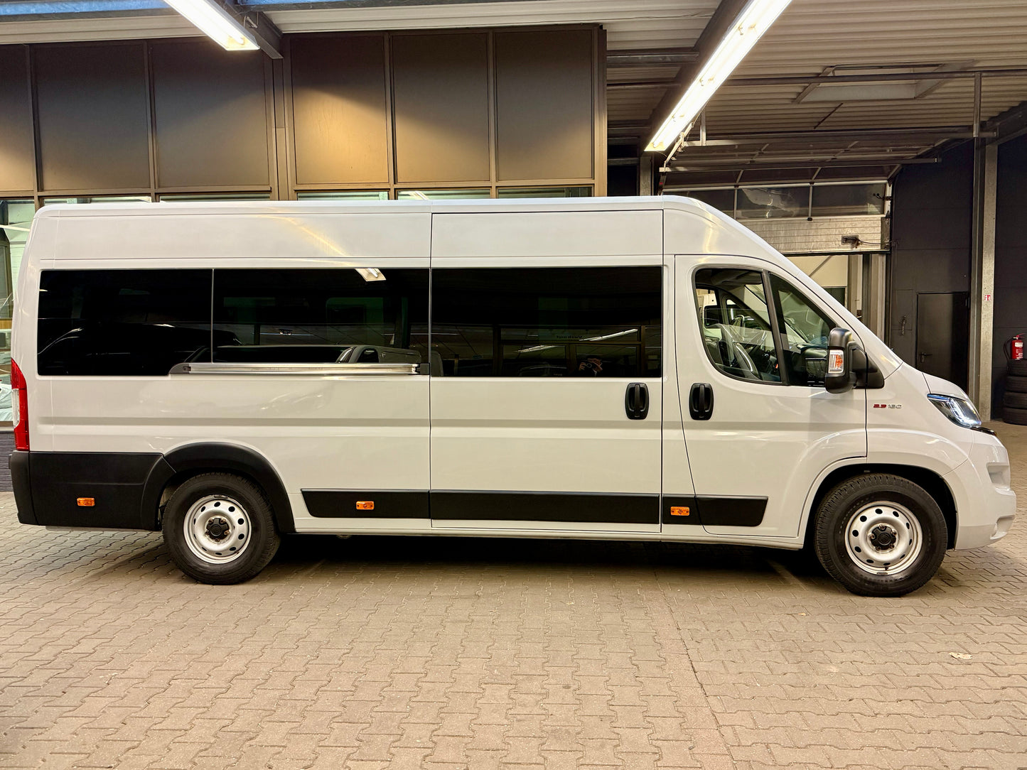 Fiat Ducato 2.3 D L5H2 AUTOMATIK VERGLAST AHK CAM PDC