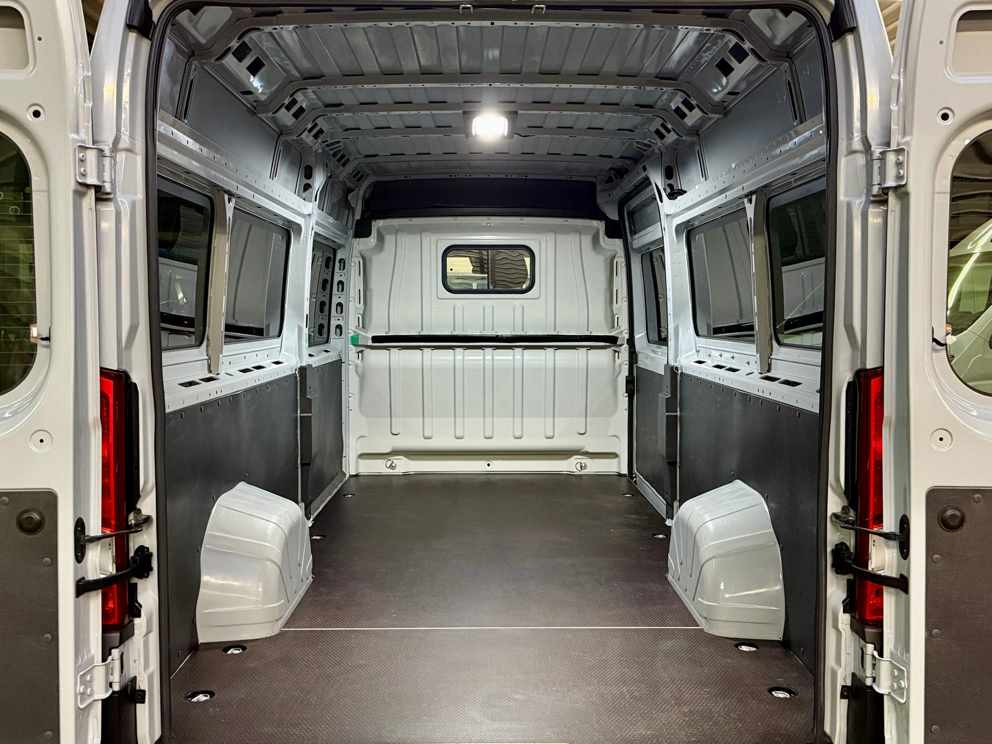 Fiat Ducato 2.3 D L5H2 AUTOMATIK VERGLAST AHK CAM PDC