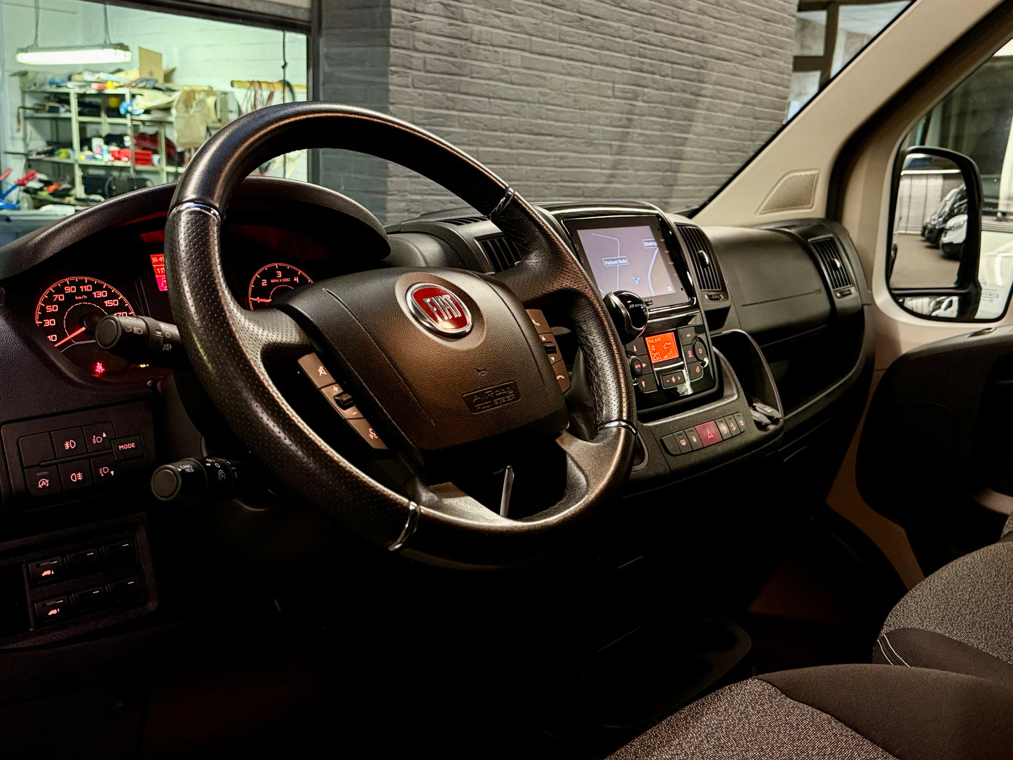 Fiat Ducato 2.3 D L5H2 AUTOMATIK VERGLAST AHK CAM PDC