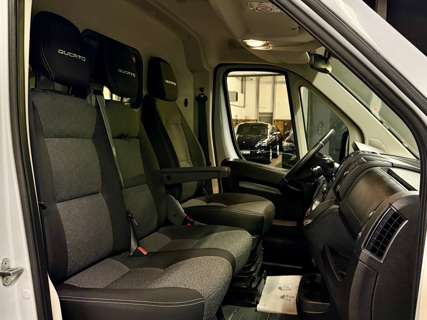 Fiat Ducato 2.3 D L5H2 AUTOMATIK VERGLAST AHK CAM PDC