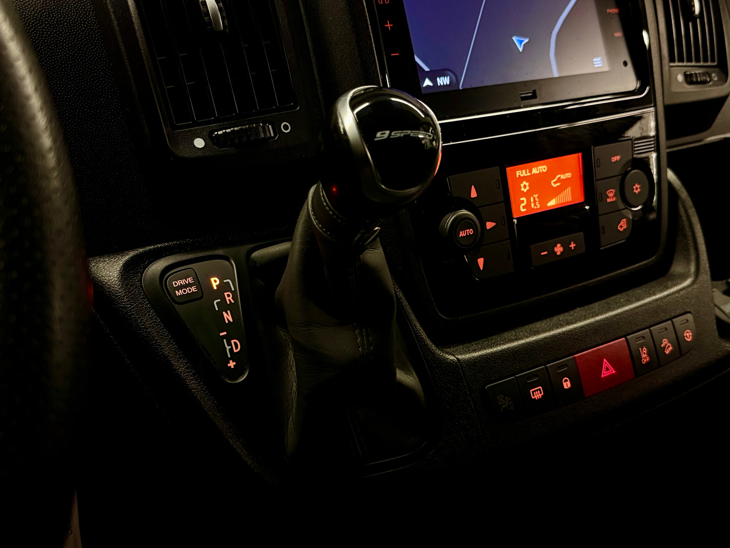 Fiat Ducato 2.3 D L5H2 AUTOMATIK VERGLAST AHK CAM PDC