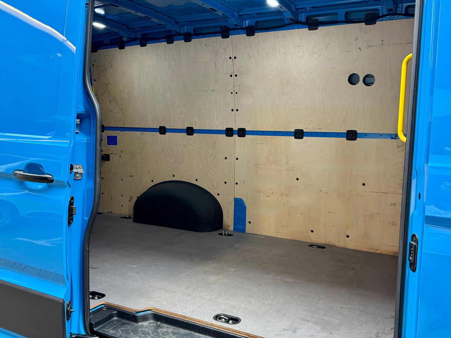 Volkswagen Crafter 2.0 TDI L3H2 3,5t AHK NAVI KAMERA PDC