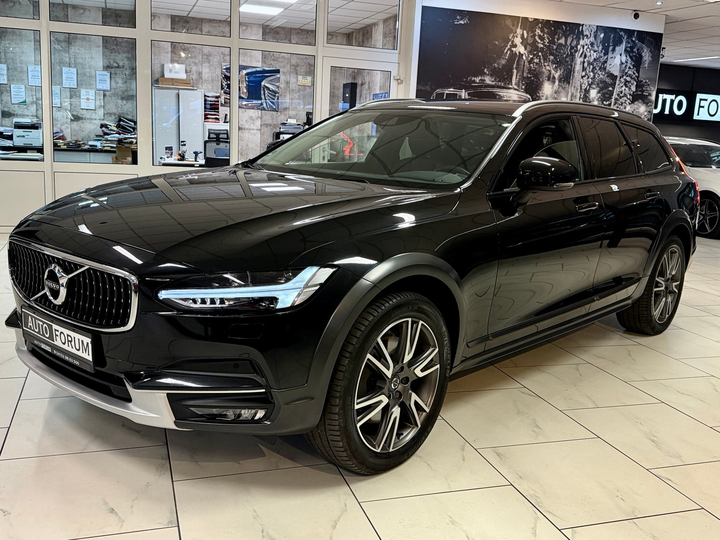 Volvo V90 2.0 D5 CC AWD AUT AHK LEDER LED SHZ CAM PDC