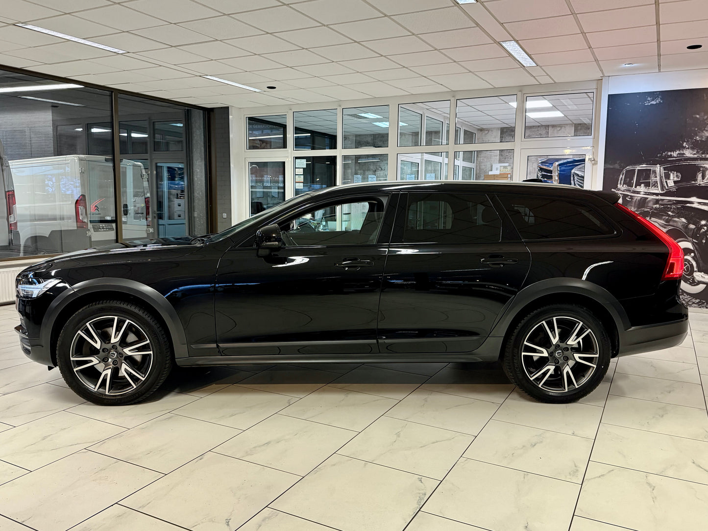 Volvo V90 2.0 D5 CC AWD AUT AHK LEDER LED SHZ CAM PDC