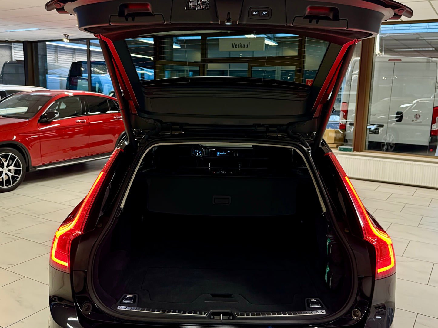 Volvo V90 2.0 D5 CC AWD AUT AHK LEDER LED SHZ CAM PDC