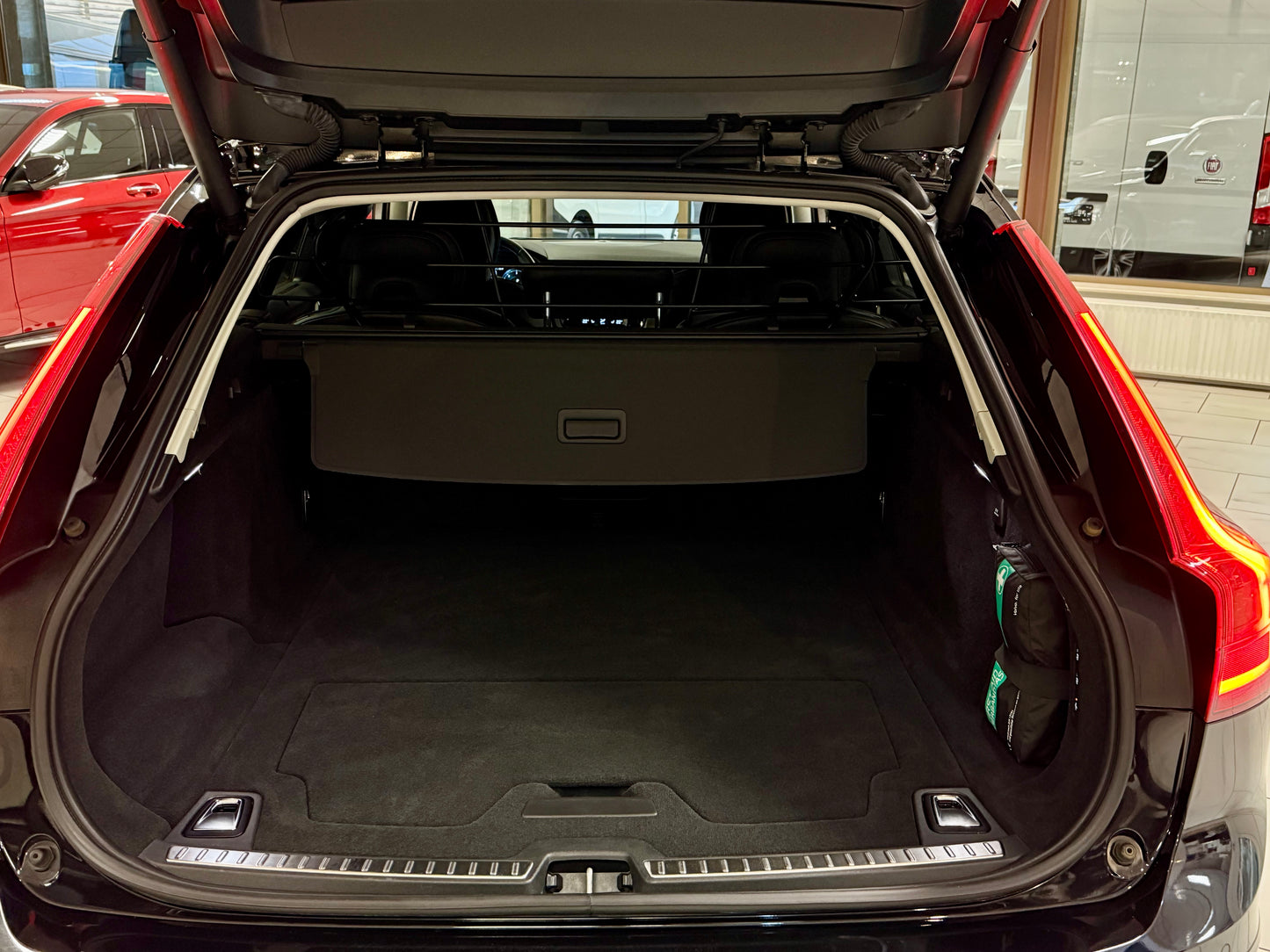 Volvo V90 2.0 D5 CC AWD AUT AHK LEDER LED SHZ CAM PDC