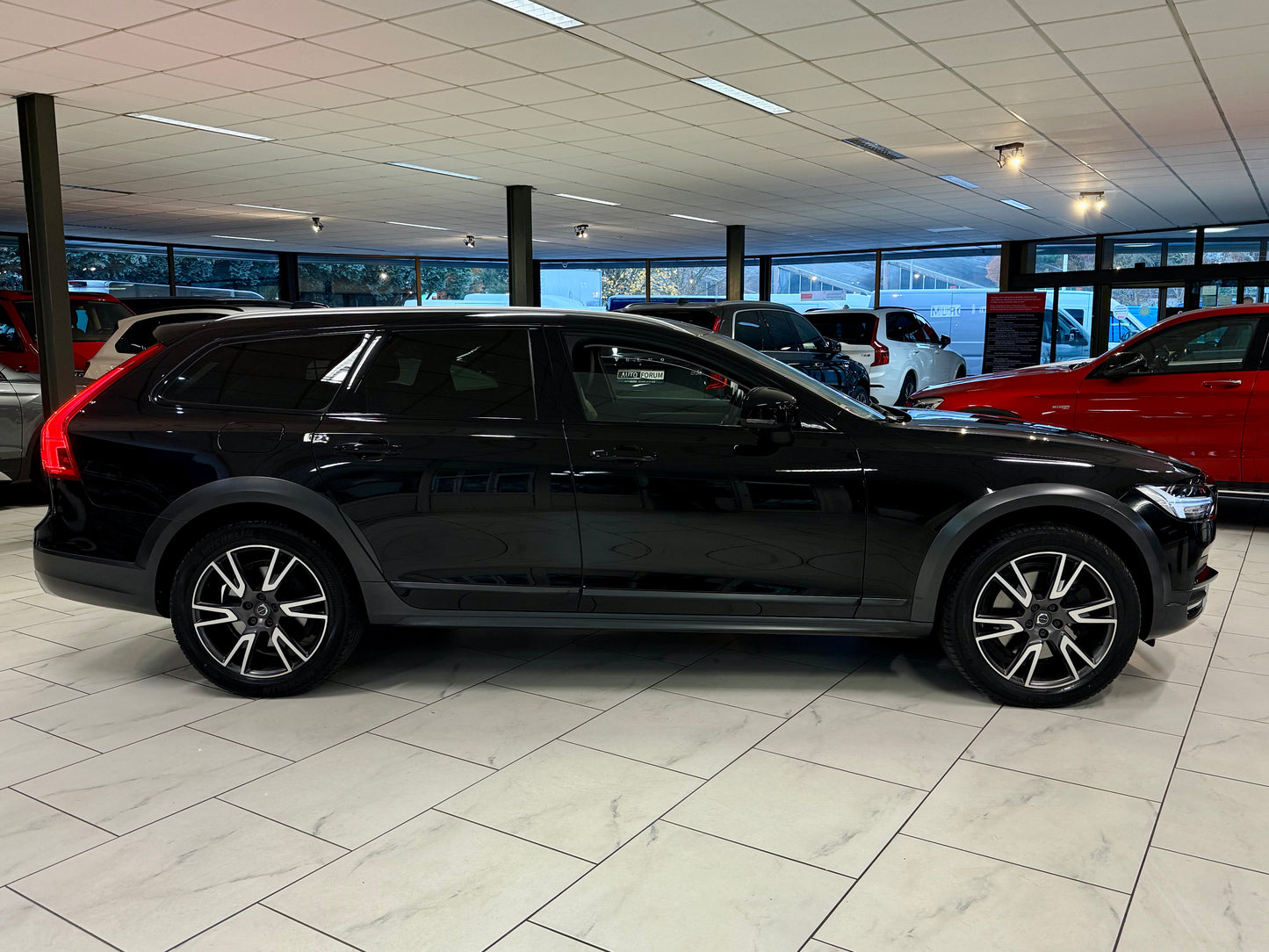 Volvo V90 2.0 D5 CC AWD AUT AHK LEDER LED SHZ CAM PDC