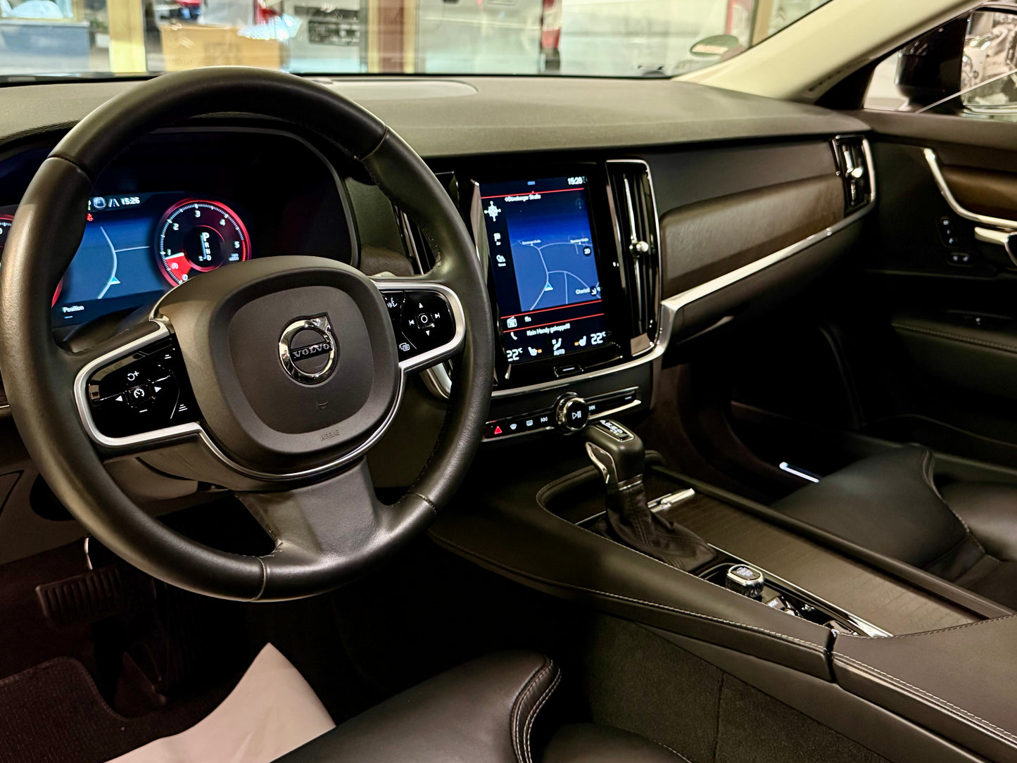 Volvo V90 2.0 D5 CC AWD AUT AHK LEDER LED SHZ CAM PDC