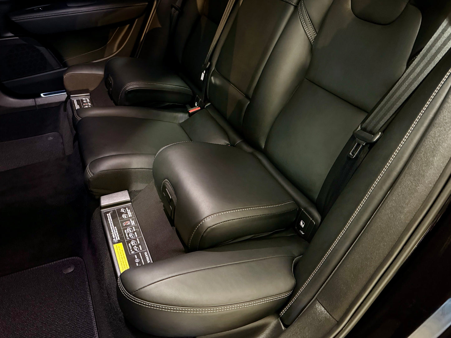 Volvo V90 2.0 D5 CC AWD AUT AHK LEDER LED SHZ CAM PDC