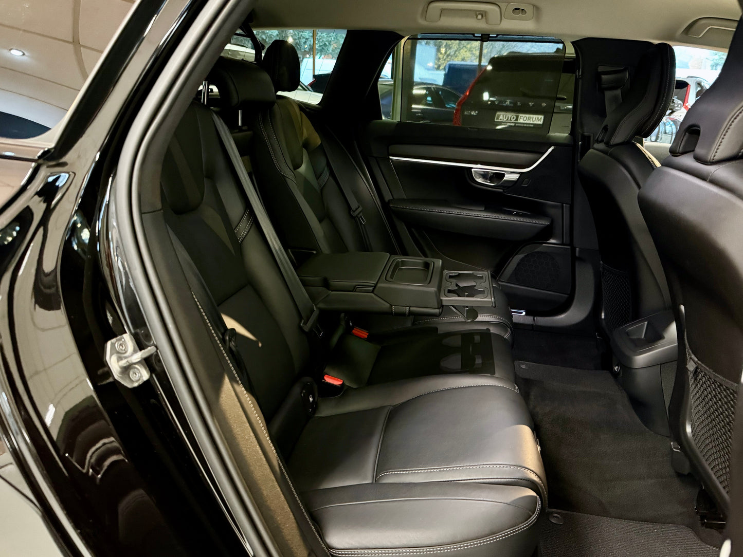 Volvo V90 2.0 D5 CC AWD AUT AHK LEDER LED SHZ CAM PDC