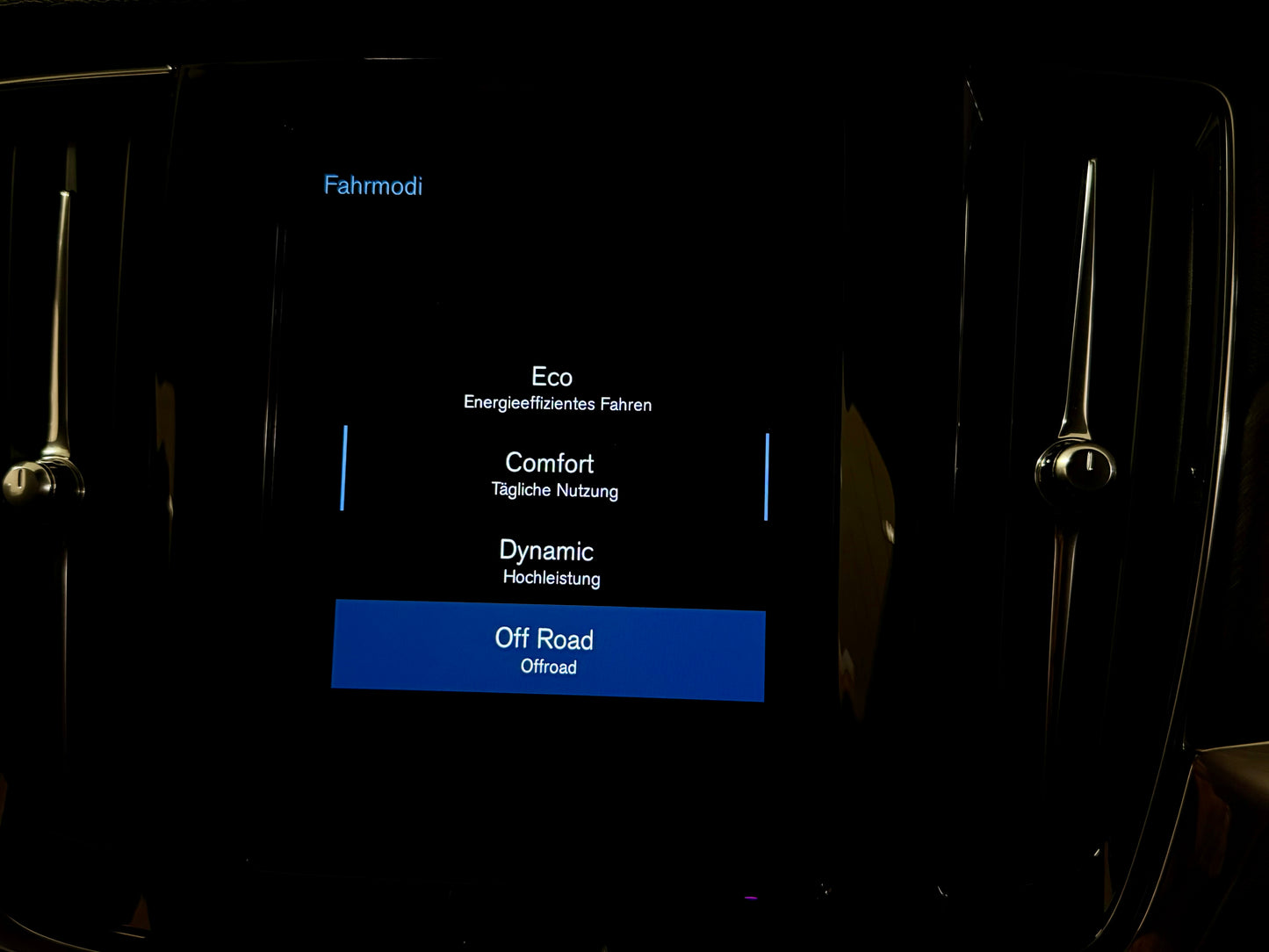 Volvo V90 2.0 D5 CC AWD AUT AHK LEDER LED SHZ CAM PDC