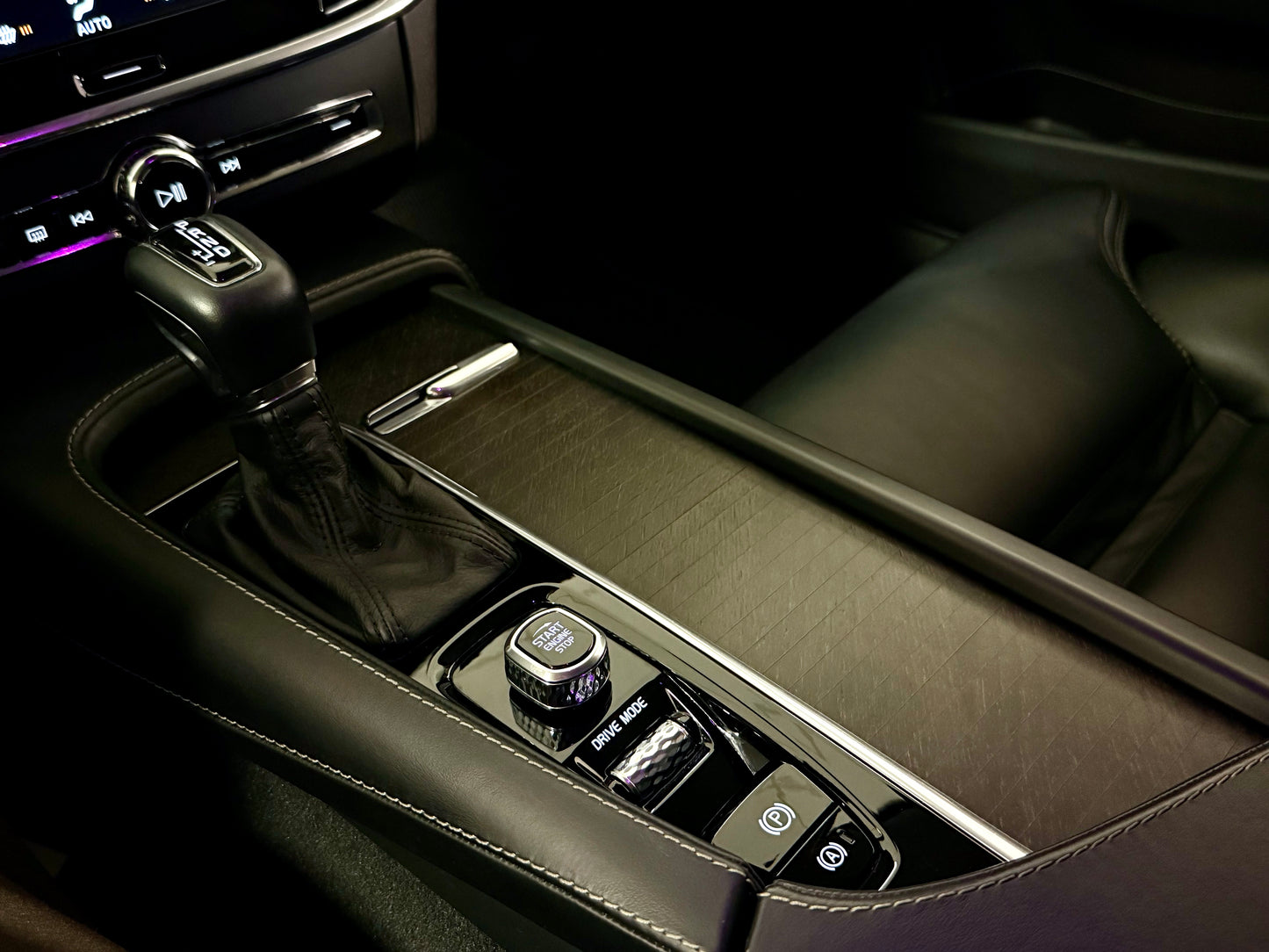 Volvo V90 2.0 D5 CC AWD AUT AHK LEDER LED SHZ CAM PDC