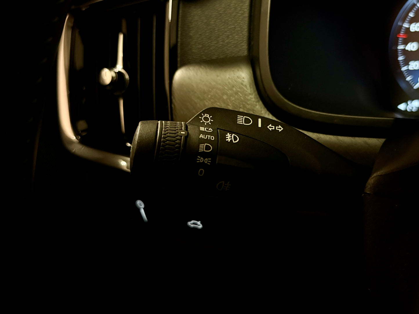 Volvo V90 2.0 D5 CC AWD AUT AHK LEDER LED SHZ CAM PDC