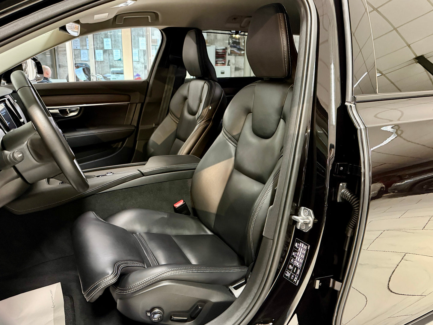 Volvo V90 2.0 D5 CC AWD AUT AHK LEDER LED SHZ CAM PDC