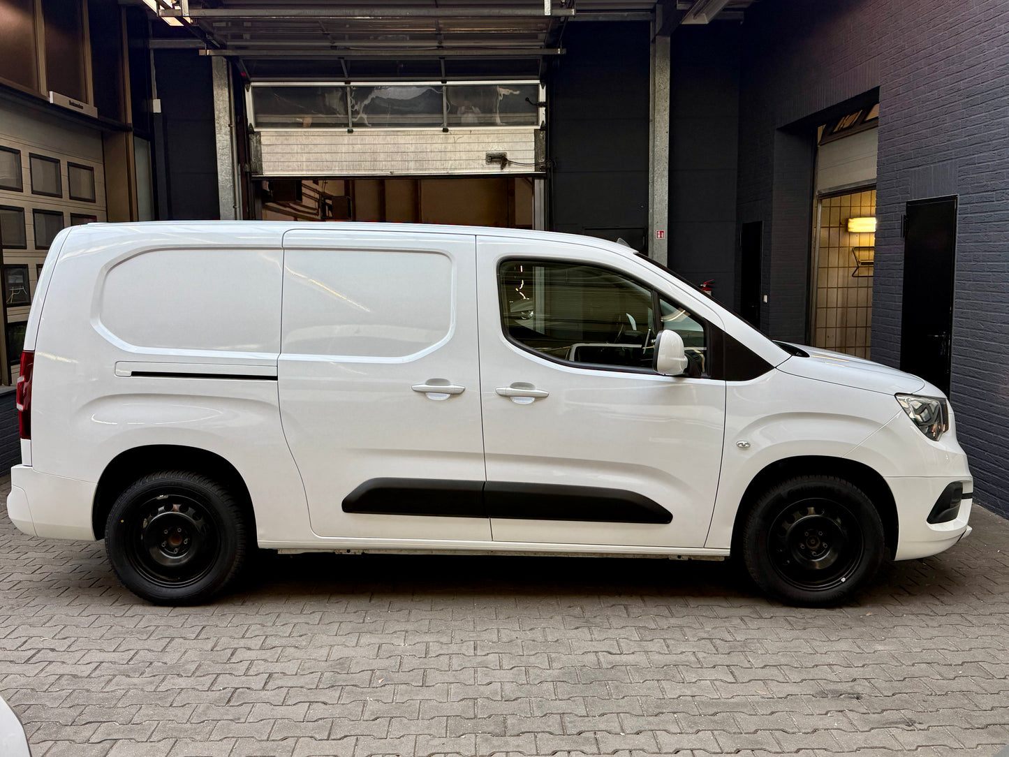 Opel Combo 1.5 CDTI XL L2 AUTOMATIK AHK KLIMA PDC USB