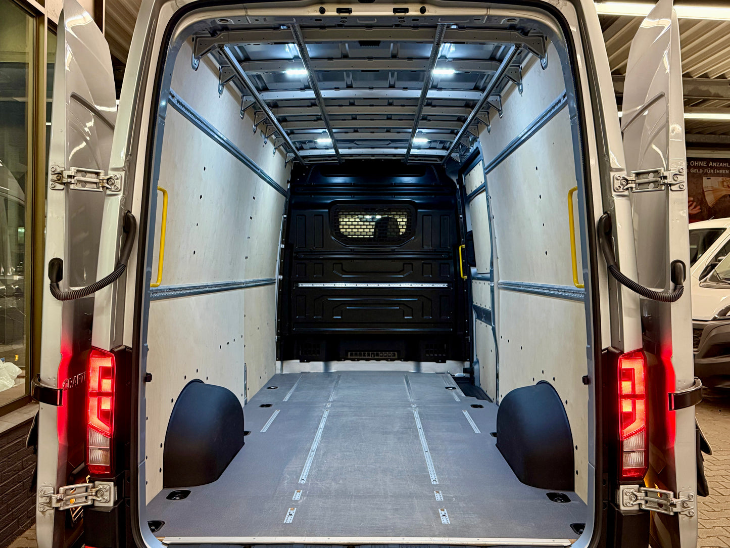 Volkswagen Crafter 2.0 TDI L4H3 AUTOMATIK 3,5t AHK NAVI CAM