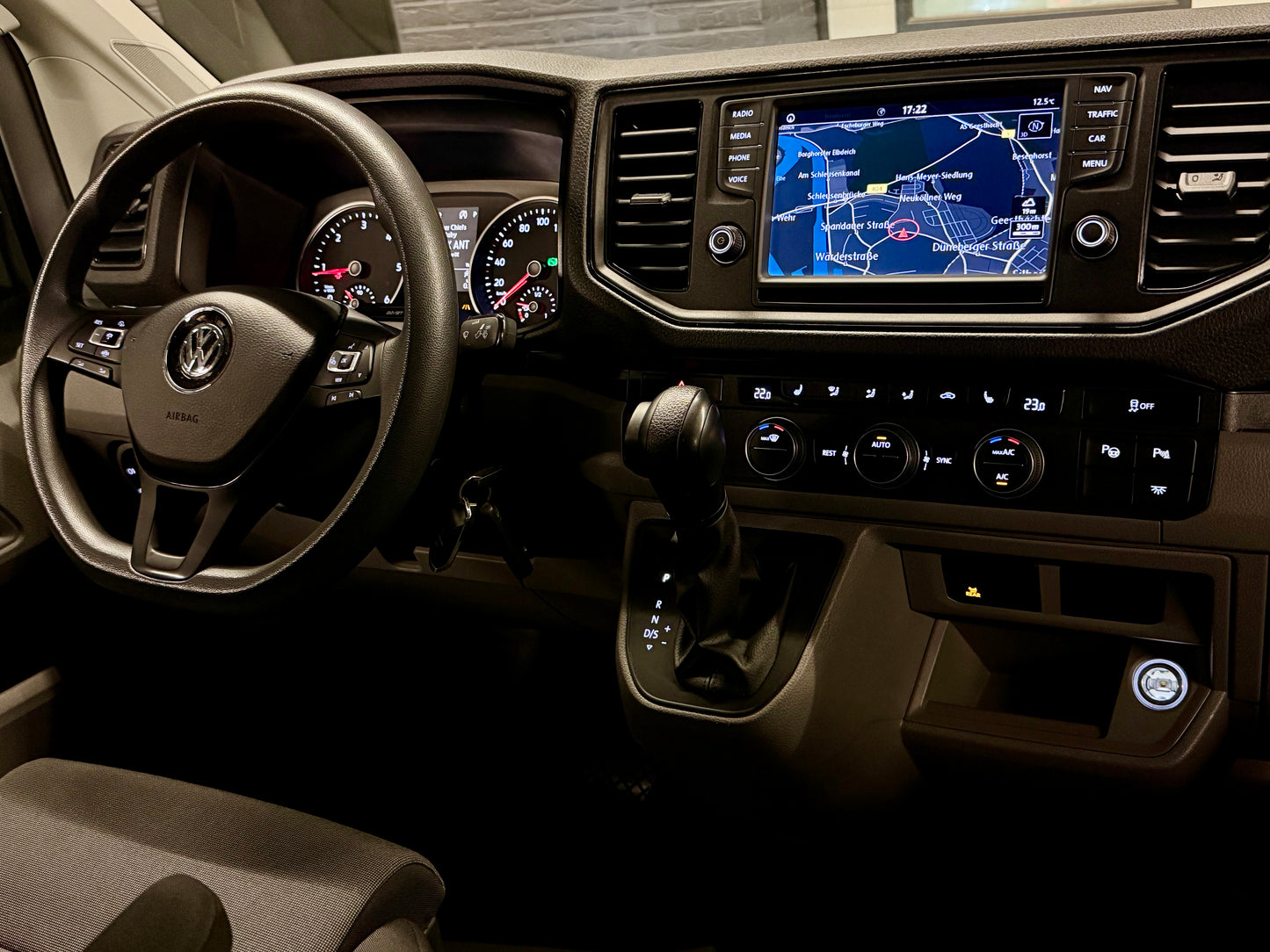 Volkswagen Crafter 2.0 TDI L4H3 AUTOMATIK 3,5t AHK NAVI CAM