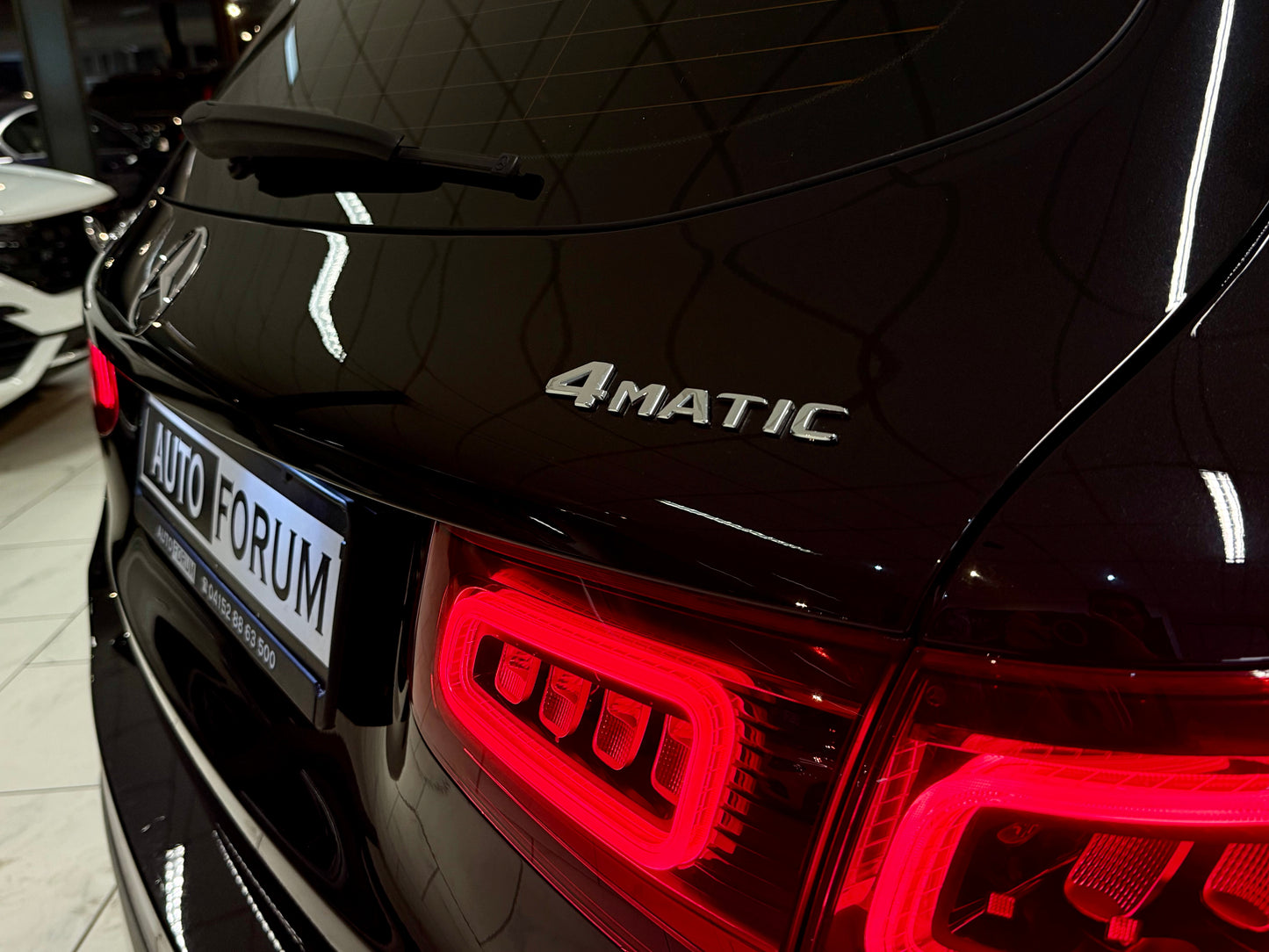 Mercedes-Benz GLC 200 4M EXCLUSIVE LED LEDER AHK PDC SHZ NAVI