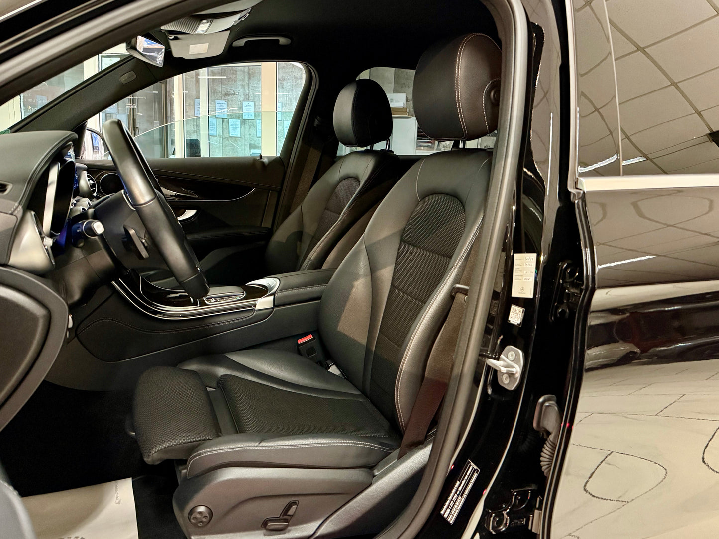 Mercedes-Benz GLC 200 4M EXCLUSIVE LED LEDER AHK PDC SHZ NAVI