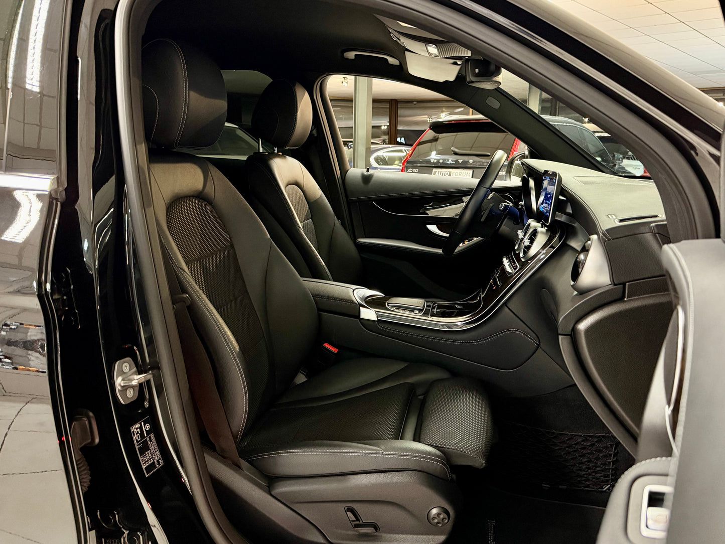 Mercedes-Benz GLC 200 4M EXCLUSIVE LED LEDER AHK PDC SHZ NAVI