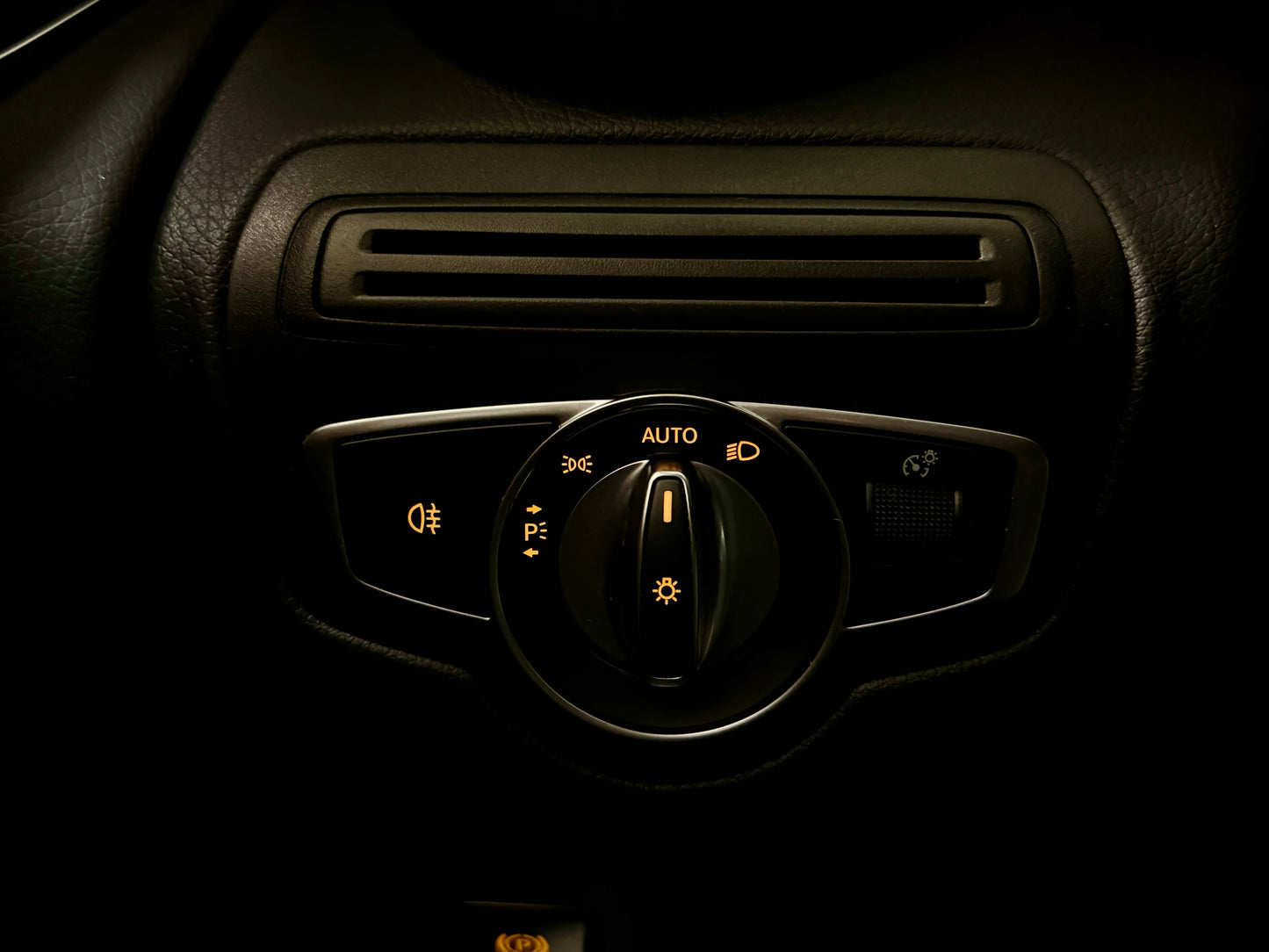 Mercedes-Benz GLC 200 4M EXCLUSIVE LED LEDER AHK PDC SHZ NAVI