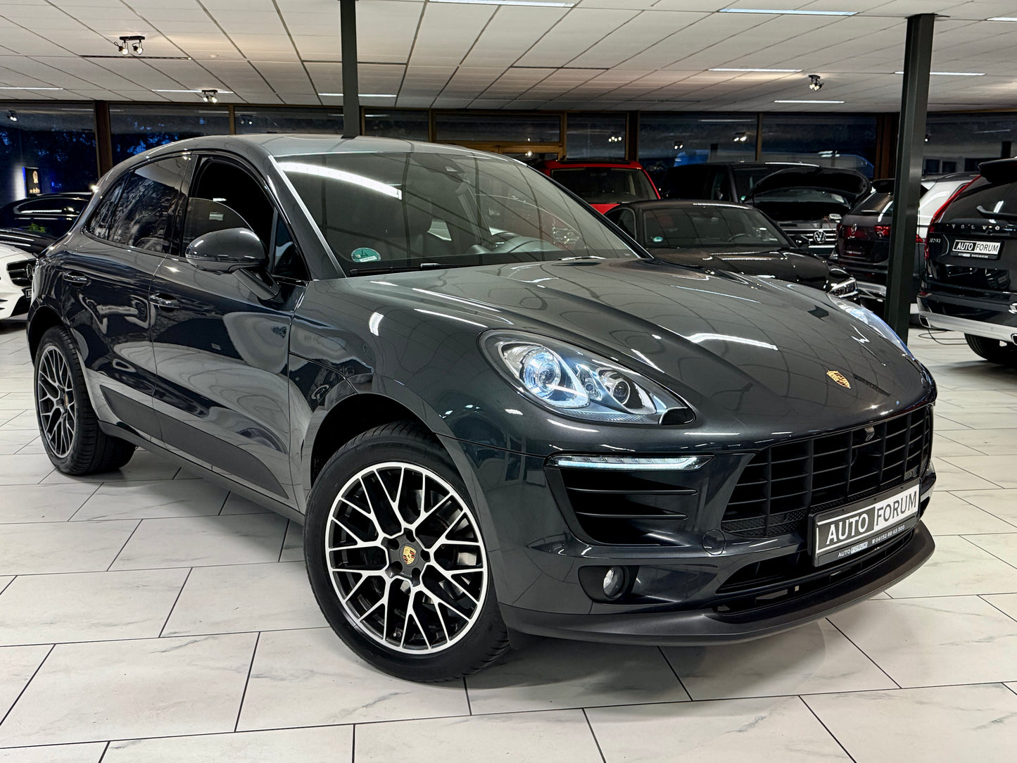 Porsche Macan 2.0 SPORTCHRONO SPORTDESIGN BOSE AHK 360CAM