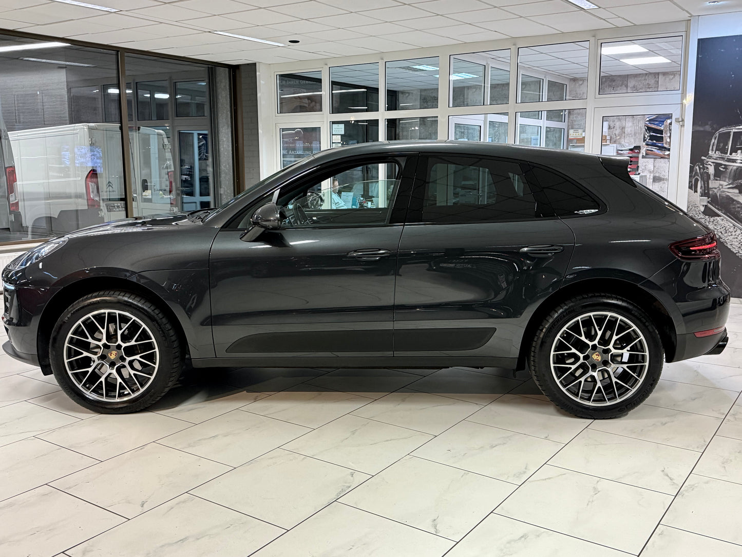 Porsche Macan 2.0 SPORTCHRONO SPORTDESIGN BOSE AHK 360CAM