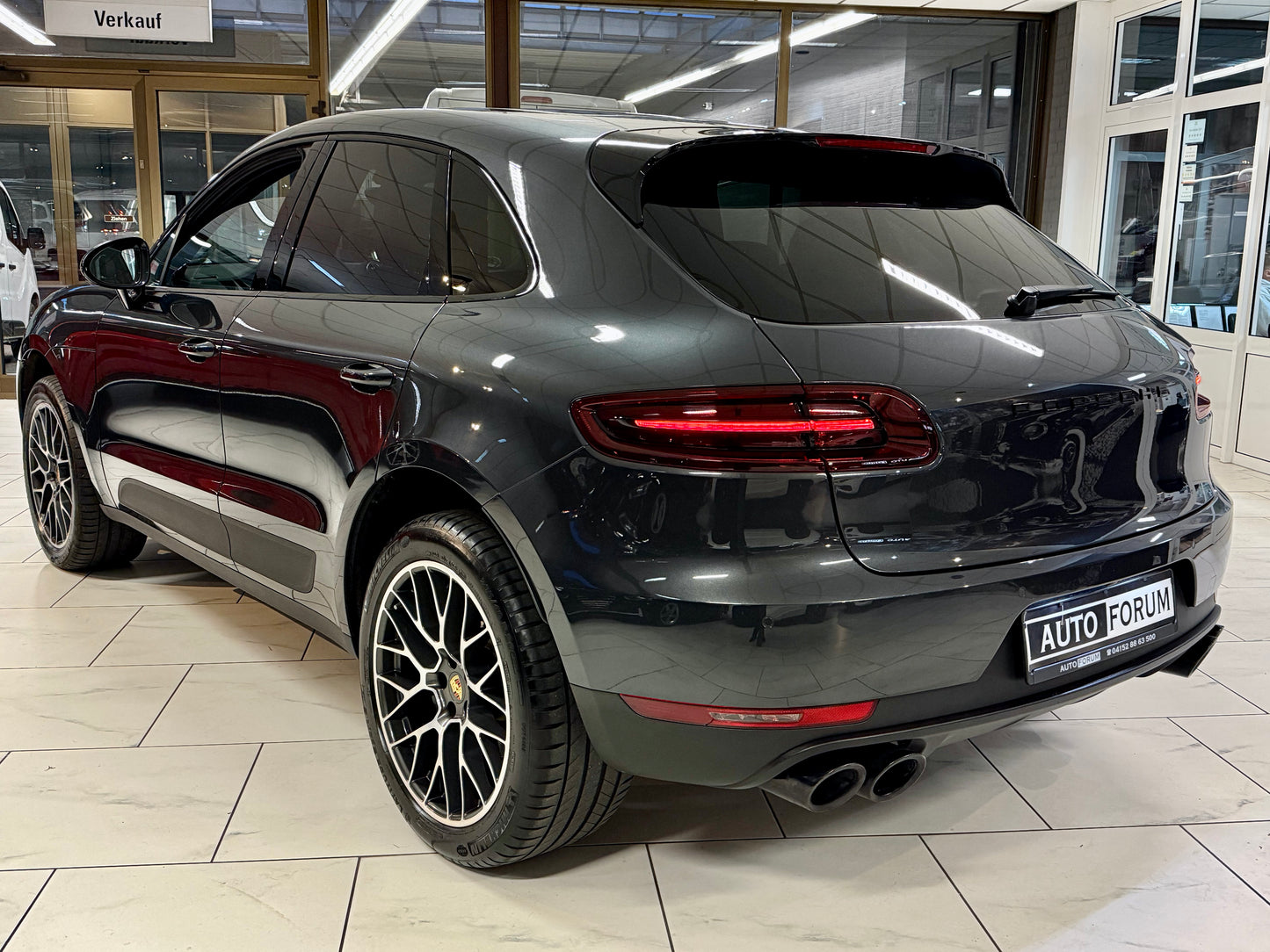 Porsche Macan 2.0 SPORTCHRONO SPORTDESIGN BOSE AHK 360CAM