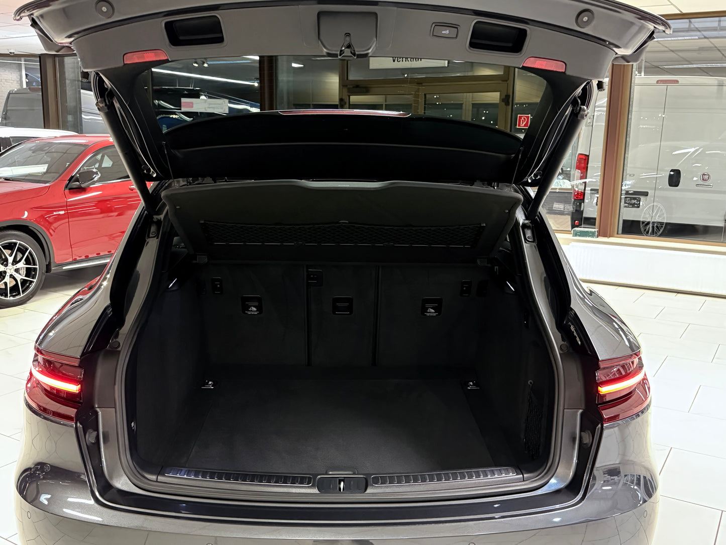 Porsche Macan 2.0 SPORTCHRONO SPORTDESIGN BOSE AHK 360CAM