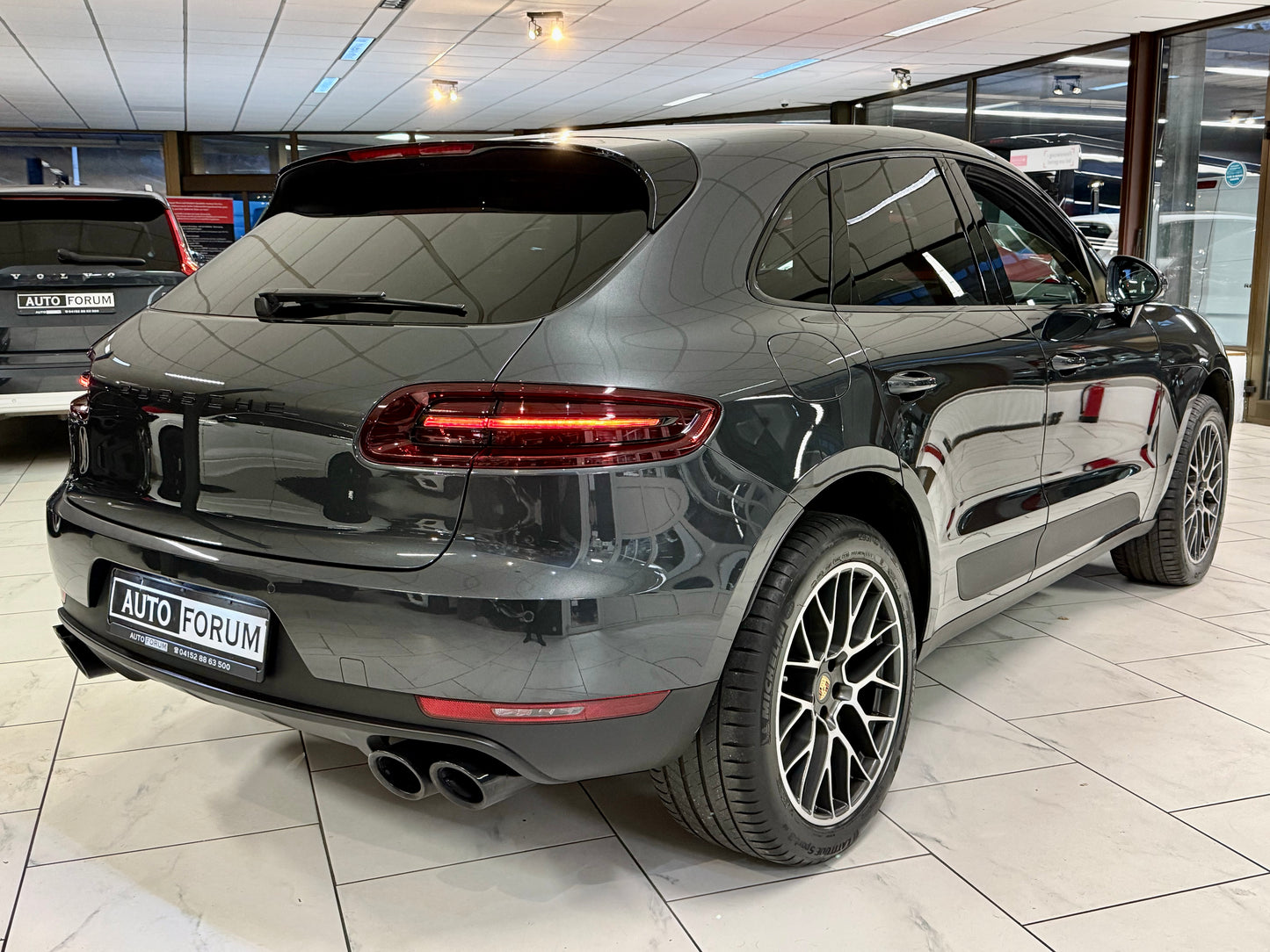 Porsche Macan 2.0 SPORTCHRONO SPORTDESIGN BOSE AHK 360CAM