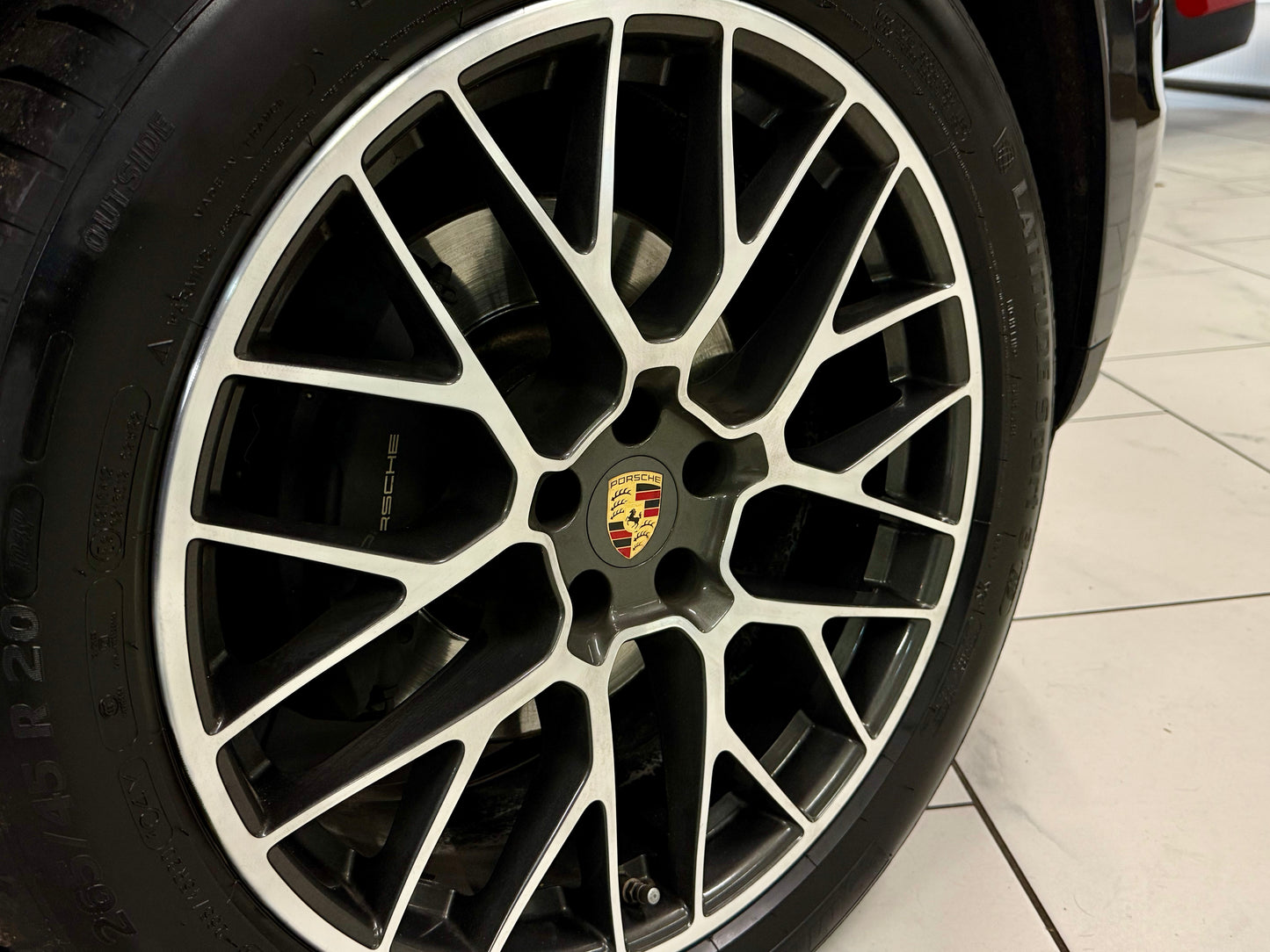 Porsche Macan 2.0 SPORTCHRONO SPORTDESIGN BOSE AHK 360CAM