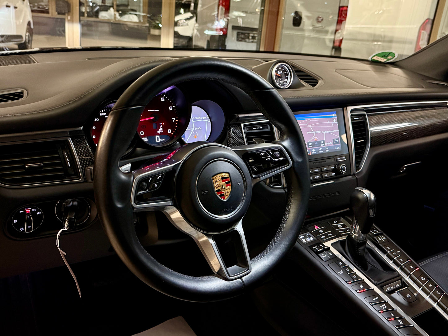 Porsche Macan 2.0 SPORTCHRONO SPORTDESIGN BOSE AHK 360CAM