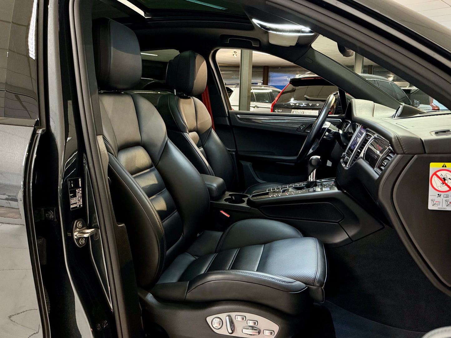 Porsche Macan 2.0 SPORTCHRONO SPORTDESIGN BOSE AHK 360CAM